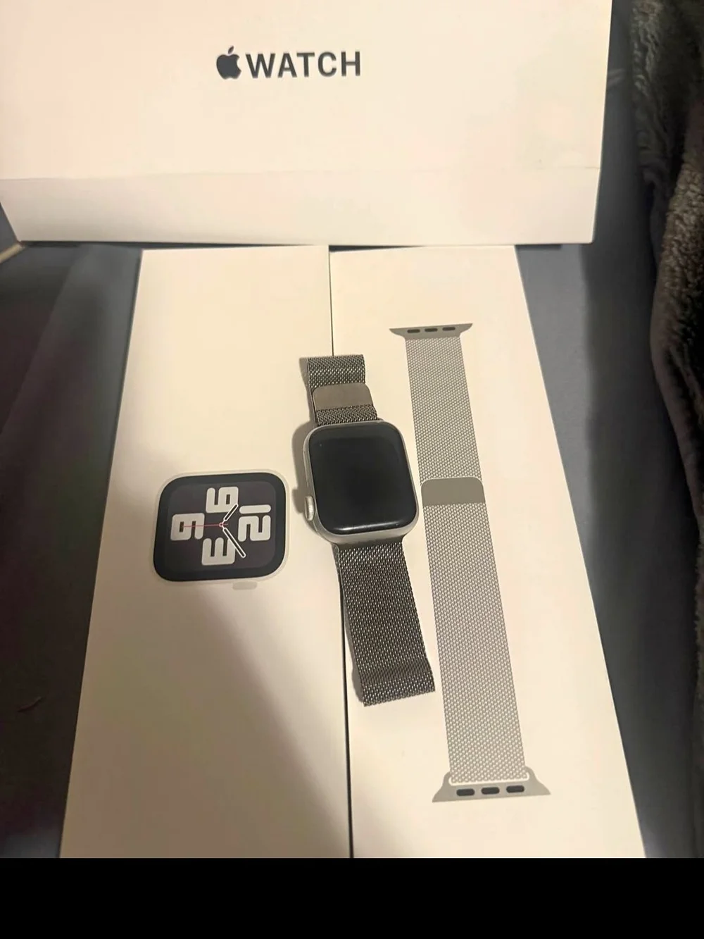 Apple Watch SE Gen 2 With added silver adjusting bracelet